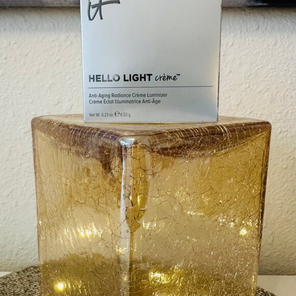 🌟 IT Cosmetics Hello Light Crème - Picture 7 of 7